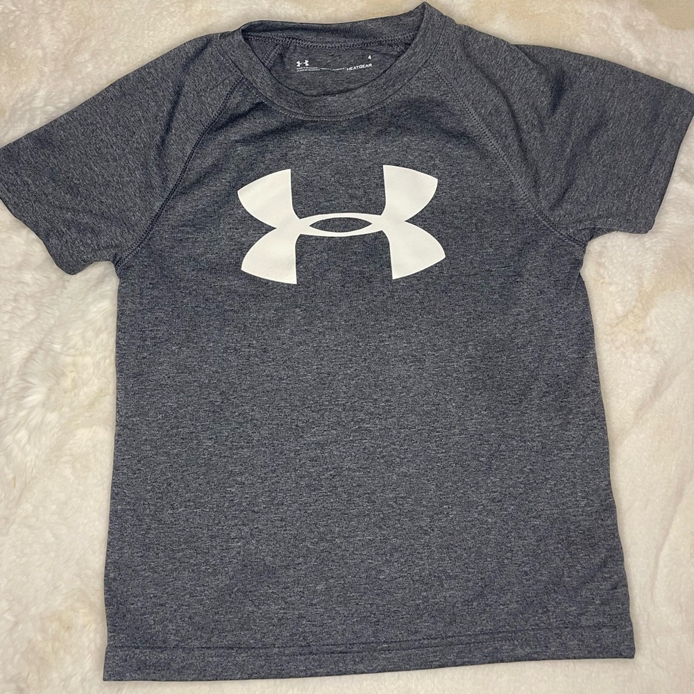 Under Armour Heat Gear large logo Tshirt size 4